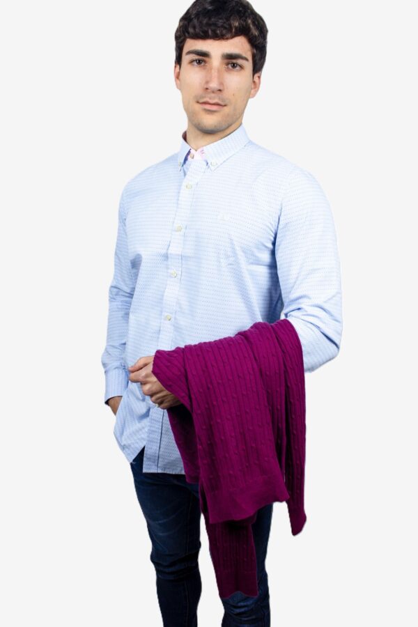 Camisa celeste de topitos