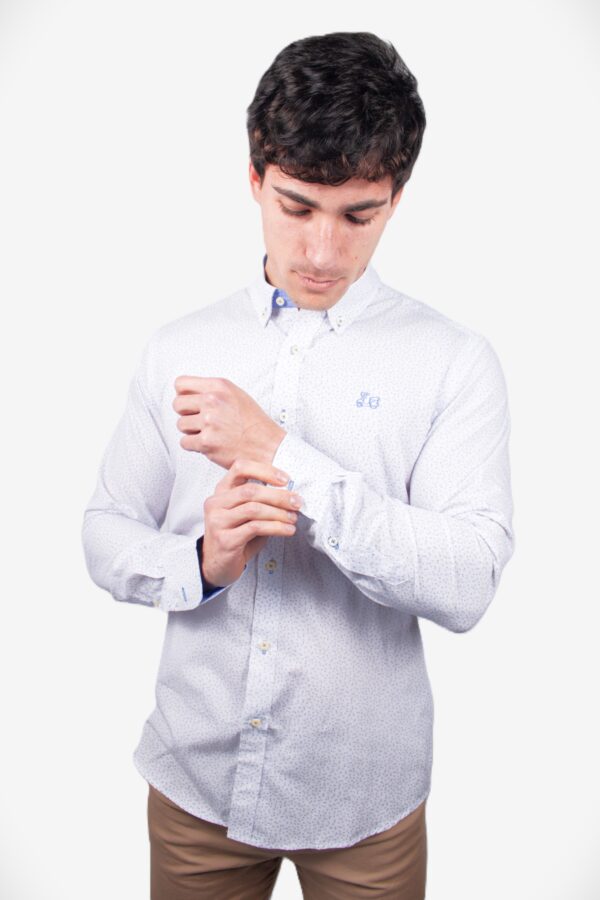 Camisa estampada floral y topitos