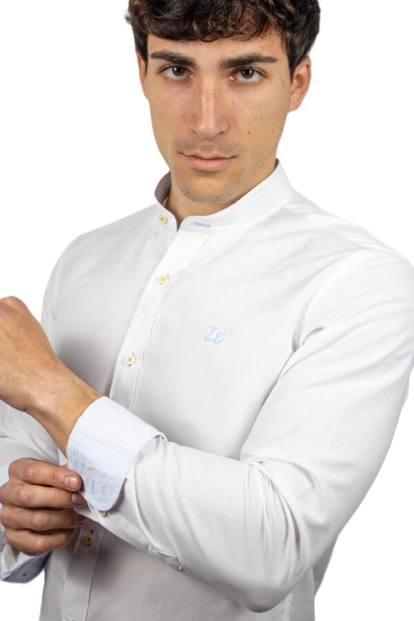 Camisa clásica blanca cuello mao - Imagen 2